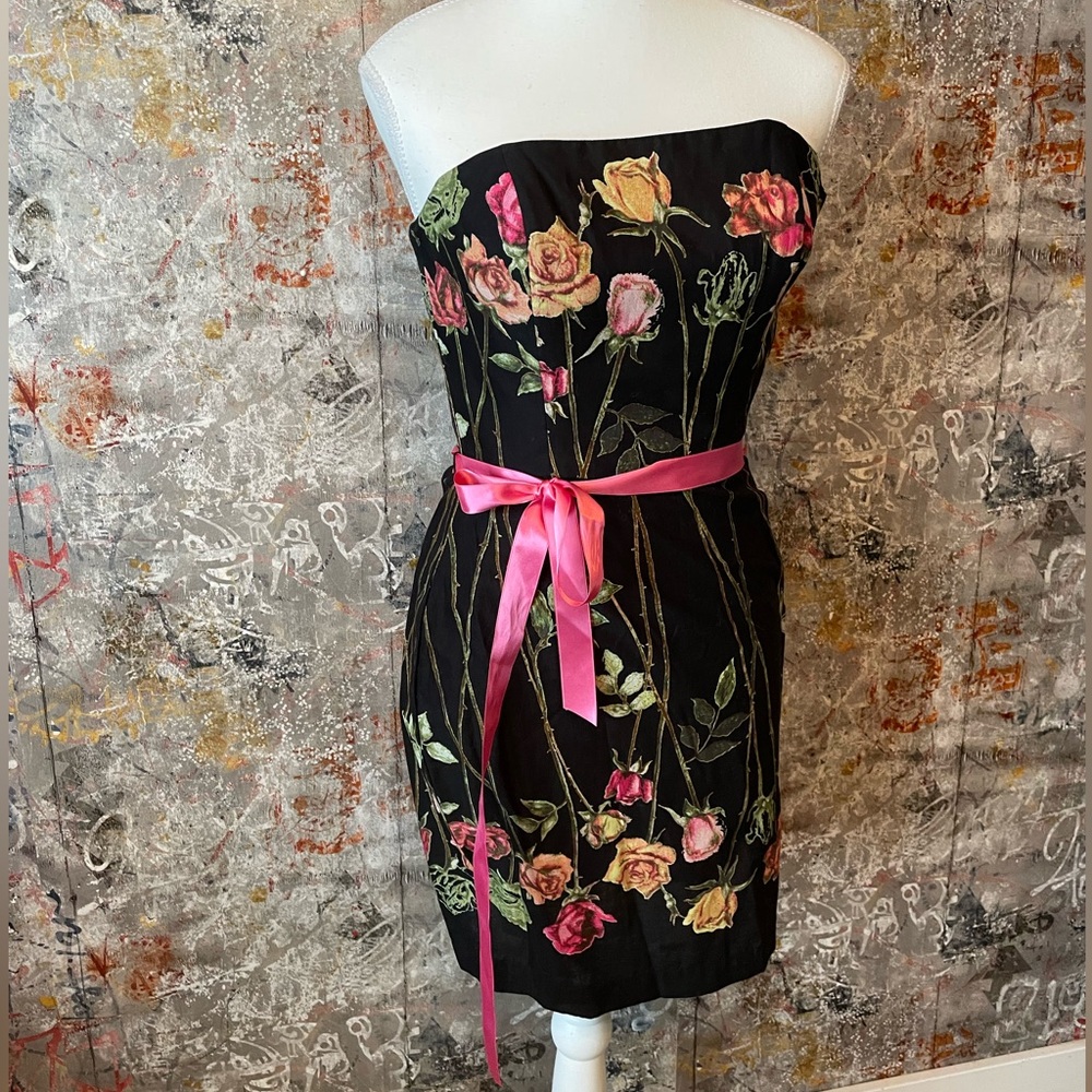 Amazing BETSEY JOHNSON Strapless Dress. Black with Roses. Size 4.